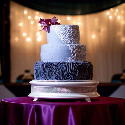 Prince George based professional cake designer. Fabulous Cakes by Jenn. (250)961-0790