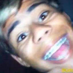 Sou fã do seu jeito, sou fã da sua roupa, sou fão desse sorriso estampado em sua boca ♥' @Mclon_oficial s2s2