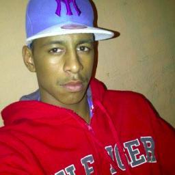 su un chico me gusta salir conocer amistades escuchar musica y salir sigueme que yop? te sigo bb=)