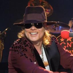 @gunsnroses ♥ @VRArmy ♥ @Slash ♥ @axlrose ♥ @DuffMcKagan ♥ @mattsorum ♥ @bumblefoot ♥ @DjASHBA ♥ Izzy ♥ Steven ♥ Frank ♥ Tommy ♥ Dizzy ♥ Chris ♥ Richard ♥