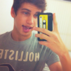 JonathanHPCA's profile picture. 18 años. Amo el futbol, cocinar y la comida. Toco algo de guitarra. Nessa beffa. |Taylor is the best thing thats ever been mine|