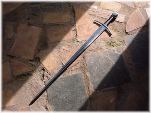 Ancestral greatsword of House Dayne. Forged from the heart of a fallen star. Yes, it speaks. English/Spanish RP +18. Not affiliated to HBO or GRRM.