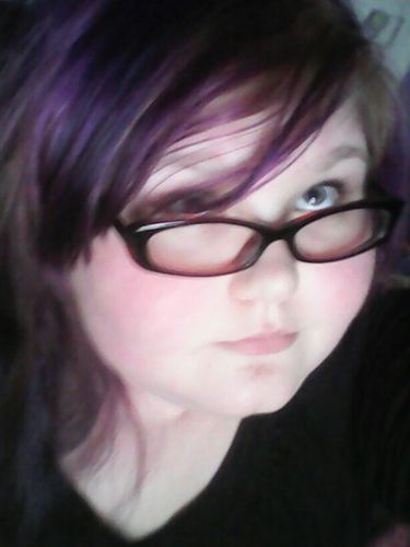 erm im 15 female im a crazy bitch but im fun and nice if your nice to me ... i will listen... im bisexual.... im fun i think and if you need to talk im here