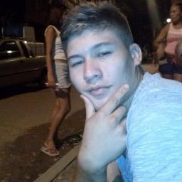 Medo todos tem. A diferença é que o covarde não controla seu medo, e o corajoso o supera.