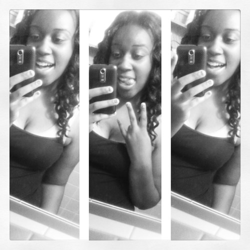 R.I.P Mike && Tez(:, && My Uncles, Instagram _6milevette Im 17 Bday August 18 Leo's takin over(:
Im Single && not lookin Fuck these niggas Rs(:
