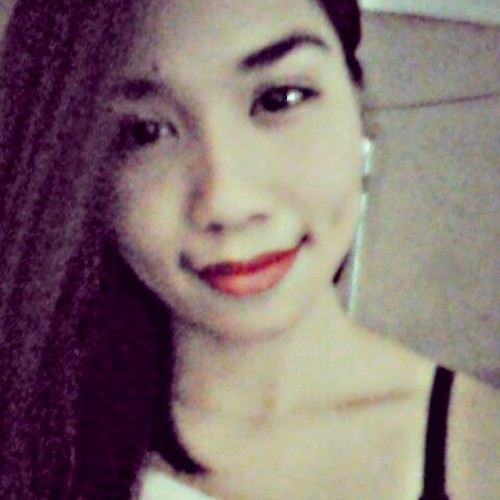 ....is in love with my dreams, married to success && having an affair with life! :]