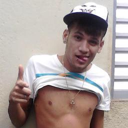 jamais se desespere em meio as mais sombrias aflições de sua vida,
pois das nuvens mais negras cai água límpida e fecunda.'
