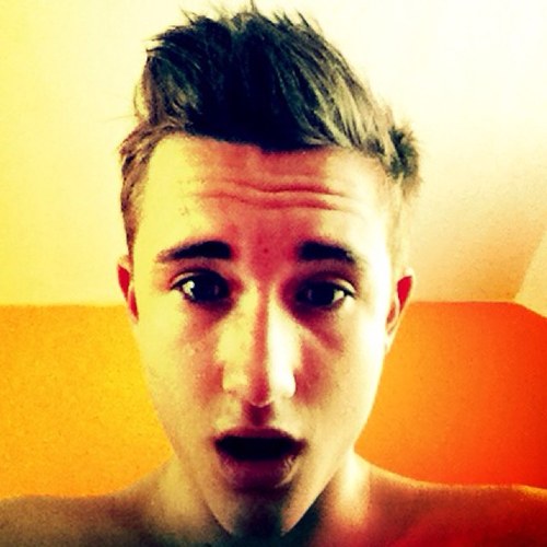 Branmateee's profile picture. Follow me & ill follow back :')
kik me: Branmateee
Snapchat me: Gangon