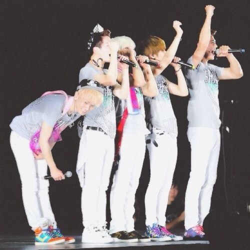 -american fan twitter - SHINee & B.a.p Ig: @livelongshinee 0/11 of my Babes follow :-* you only have last chance you know ❤✨