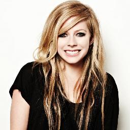 Hi my name is Isabella, I'm Little Black Star and Beliber.
I Love Avril, you love Avril, we love Avril!
