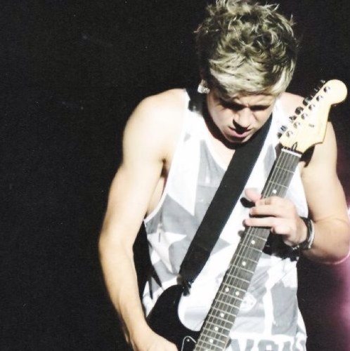 Huntrhayes's profile picture. bad vitch