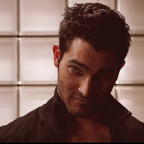 Literate: Descriptive: In love with @EmilyxTay: Older brother to @VehementValor: Alpha: Teen Wolf 18+ RP