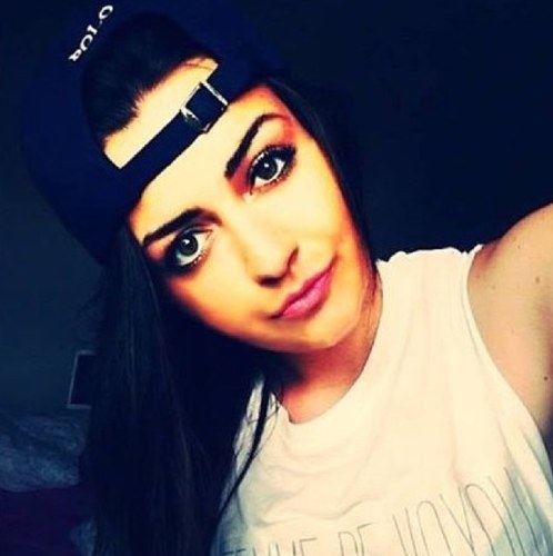 Eva. 20ans. Paris. Célibataire. ❤❤ Facebook; https://t.co/dJQisnHHbk
#Abonne-toi tu seras un ange! 3