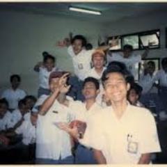 Bersama sahabat kelas 1d/2d/3d STMN2 Bandung tahun 1995.