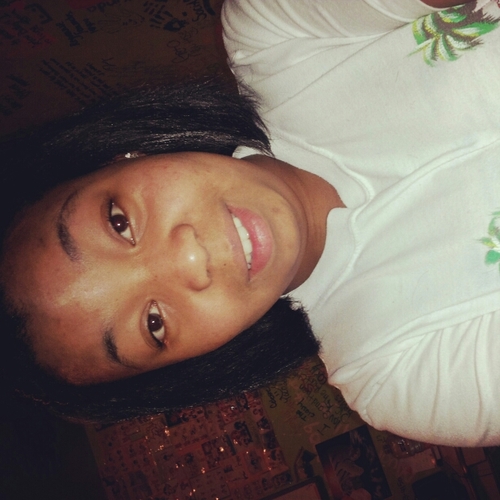 ReyvonnieF's profile picture. 