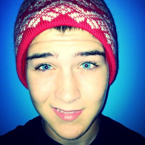 Singer. Recording Artist. Baseball Player. MCHS. ASK ME QUESTIONS!! http://t.co/lUIdUmVwLs
