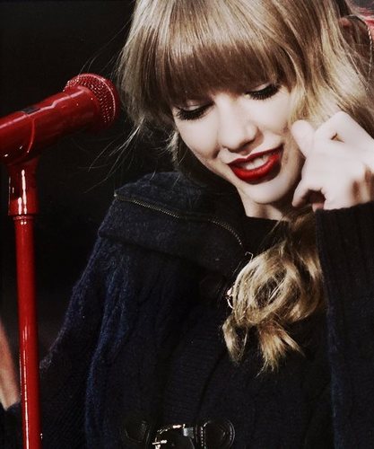 Taylor's #1 Fan! It's my dream to get noticed by her. 
~i remember it all too well~