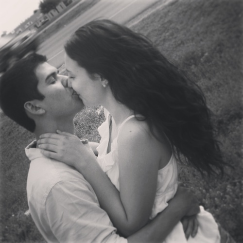 ♥ tweeting the moments of being a teenage girlfriend. ♥ he loves me, he loves you not.