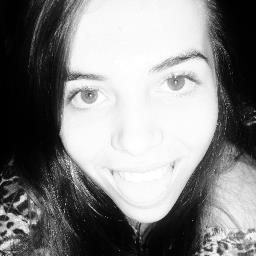 Joga o sorriso no ar que faça toda a noite brilhar joga a tristeza pro ar ♫