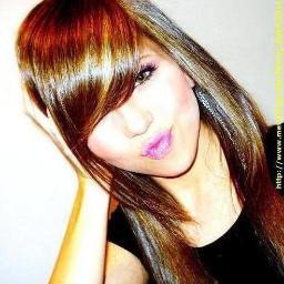Me considero una buena persona amigable chevere divertida amo el chocolate me gusta casi todo tipo de deporte y sobre todo soy muy hermosa que esperas seguime♥.