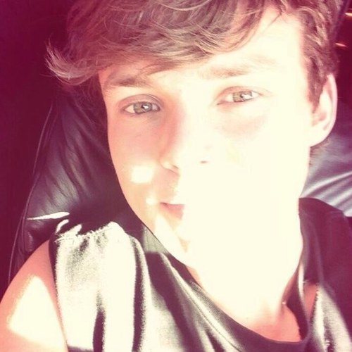 I love 5SOS and am hoping to get 5/4 soon. As of right now i have 0/4 so wish me luck and follow me!