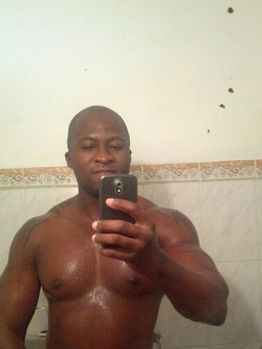 sou um jovem muito timido gosto do que faco e a minha vida e o momento