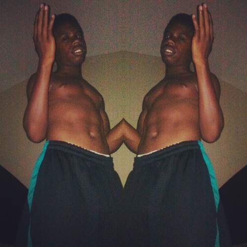 Follow me i Follow Back .. No need fo a Bio