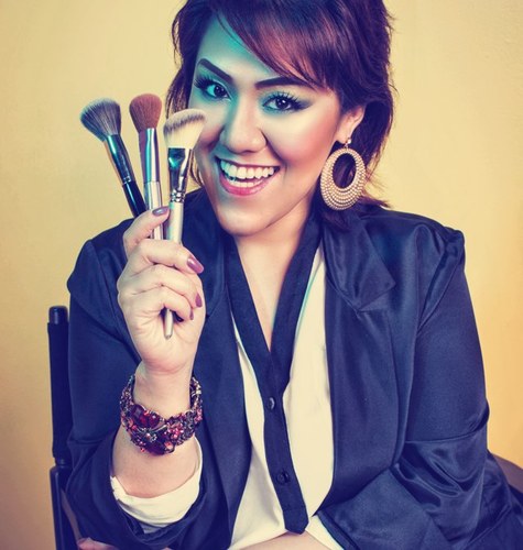 Freelance MUA based in San Francisco CA. / SEPHORA Beauty Consultant/ Performer Host Comedian at Edna's Ichiban