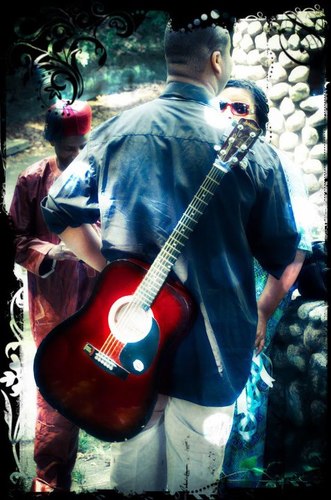 I'm a romantic type of guy, i show and give love. I'm a rapper\singer\pianist\guitarist