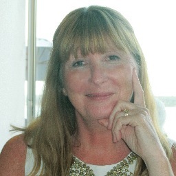 Freelance Editor - newsletters/blogs/ content marketing. I love food, drink and dancing.