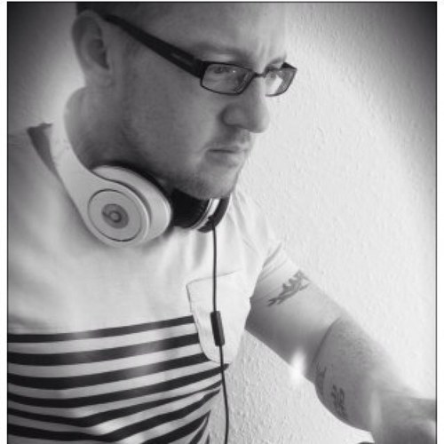 Making beats!!  
Signed to nltronic records.
garycorrigan4@hotmail.com