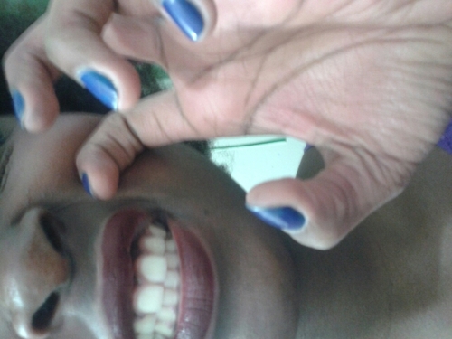 As vezes sorridente ou melancólica, exagerada, vaidosa ou relex, certeira ou hesitante, faz planos, é impulsiva e as vezes querendo inverter isso tudo.