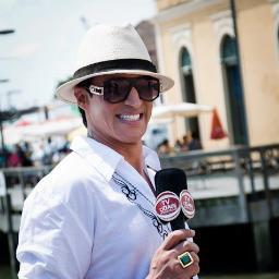Jornalista - Colunista Social - Apresentador de TV  - Aplauzzo, 4a feira, 20h, canais 20 Tv da Cidade/Net, 10 Viamax. Canal Youtube Leandro Camargo Aplauzzo.