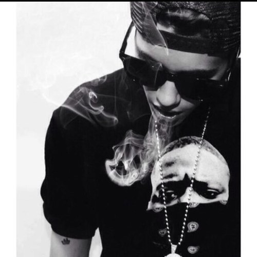 I love Justin Bieber and i want to go to one of his concerts and go in a meet and greet with him. I LOVE YOU JUSTIN DREW BIEBER❤PLEASE FOLLOW ME JDB