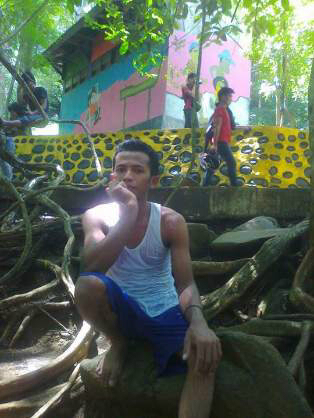 rhya_mwanizt's profile picture. Ingin s'lamaX brsma mHu tNpa aDa yG DpaT meMisaHkAn Qt.. KECuali TuhAn Yg S'laLu mnDampinGi hamBanX...!!