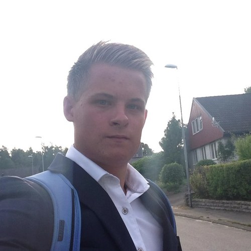 AlbinErliksson's profile picture. Gillar hockey och bilar.