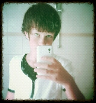 OUDE ACC WEER TERUG DUS FOLLOW @BlauwePinguin_ WEER A.U.B. !!