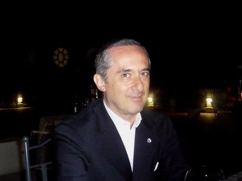 #Economist #journalist #sommelier #ex basketball player #Italy Born in Naples living in Turin.