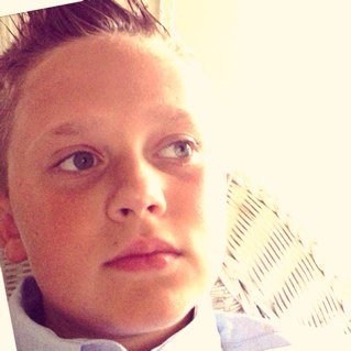 Im a actor at Conneticut familt theater. And if YOU FOLLOW ME I FOLLOW YOU. Follow me on instagram 14joey141234
