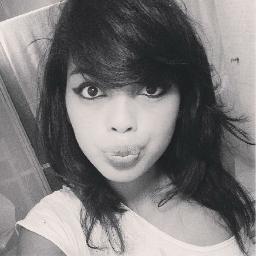Brasileira, ariana, 20 anos.