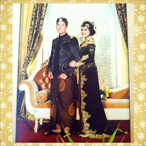 Me=very limited edition ;), happy family is a must, self employee, simple, positive, fun! :D (PinBB: 27FEC842, official FB: bluffonlineshop@gmail.com)
