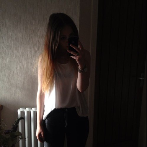 fionabbz's profile picture. 