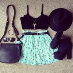 ♥ Aquí teneis todo lo que cualquier chica quiere tener en su armario; Camisetas,shorts , leggings, zapatos ,accesorios...♥  Mi twitter es Liria_Garcia_14