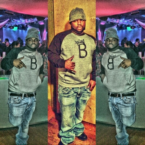 I wish a nigga wood like a tree in this bitch Good dick a lot of cash that's all ur girl need

#TeamDreads #TEAMBROLIC #teambigbooty #TeamScorpio