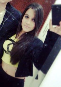 Eu que vivo com α cαbeçα nα luα, com músicα no ouvido e corαção nα bocα :)
eu sou meninα e mulher, eu sei muito bem o que quero .
' Eu sorrio bonito e deixo