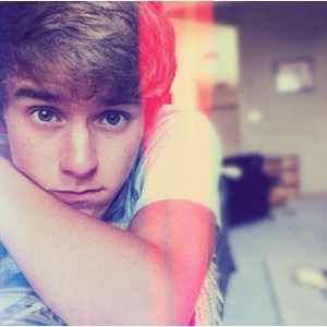 AlexHemmingsCWM's profile picture. Single. Pizza master. #OreoButt. Sonya is my favorite sister. Left ball is Zoey♥ Right ball is Jayduh♥