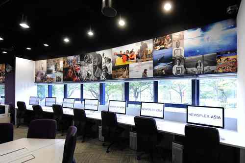 Located at Wee Kim Wee School of Communication & Information in Nanyang Technological University, Singapore, we are a 160m2 state-of-the art training newsroom.
