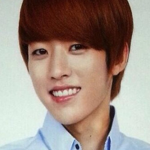 ผมอีซองยอลบอท เด็กประถมแห่งอินฟินิท คึคึ *ยิ้มโชว์เหงือกกกก* :D  @LKim_FFBT @Leadergyu_FFBT @Wowwh_FFBT @hoya1991_FFBT @youngesTH_FFBT  @Ddww1122_FFBT