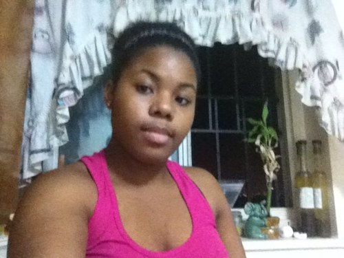 Hey everyone my name is reina im 18 year old i love going to school i like to be with family and friends And my wish is to be a Thailand
