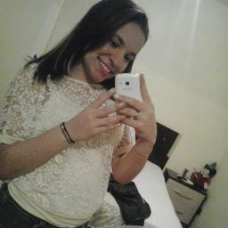 teimosa, chata, louca, sincera, antipática, inconstante, bipolar, intensa . marida da @OiSouDeda ∞